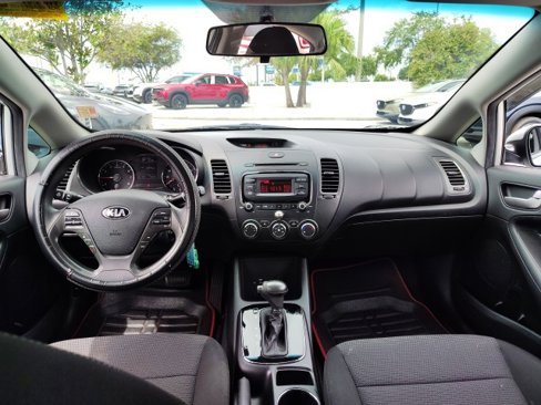 Used 2018 Kia Forte LX image 12