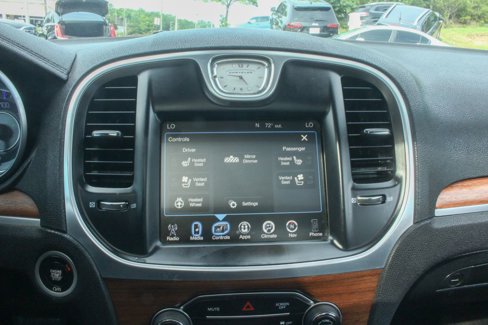 Used 2017 Chrysler 300 C Platinum image 14