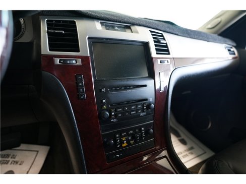 Used 2010 Cadillac Escalade AWD image 23