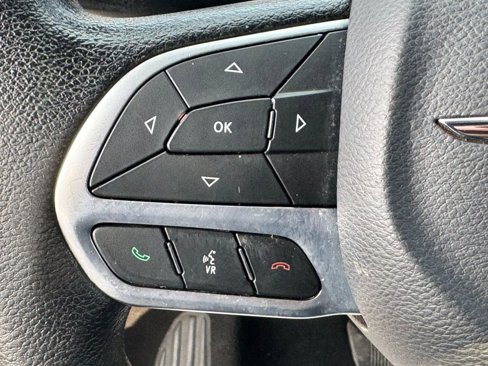 Used 2020 Chrysler Voyager Lxi image 24