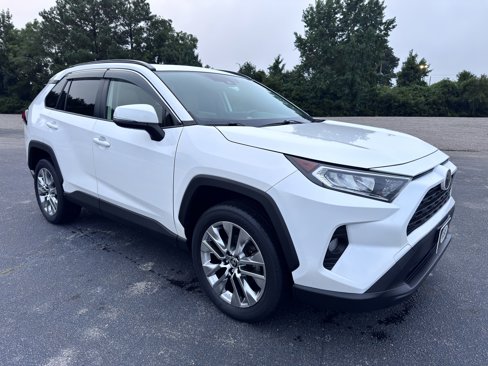Used 2020 Toyota RAV4 XLE Premium image 4