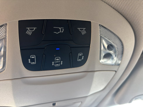 Used 2023 Chrysler Pacifica Touring-L image 29