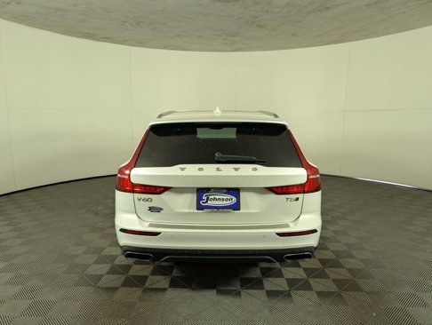 Used 2020 Volvo V60 T5 Cross Country w/ Protection Package Premier image 8