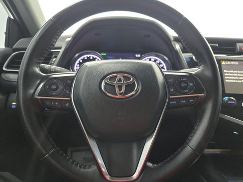 Used 2020 Toyota Camry XLE image 16