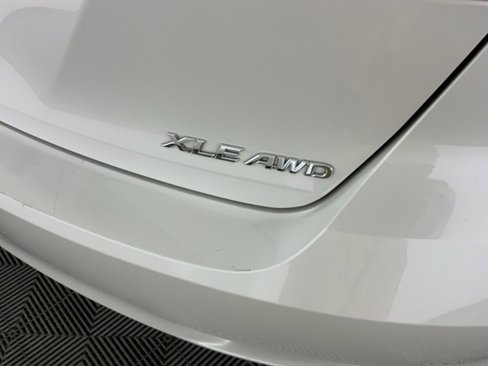 Used 2015 Toyota Venza XLE image 18
