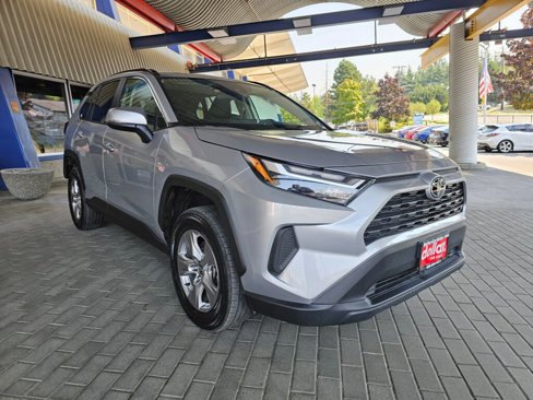 Used 2023 Toyota RAV4 XLE w/ Convenience Package image 7
