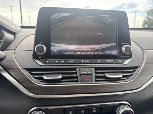 Used 2024 Nissan Altima 2.5 SV image 30
