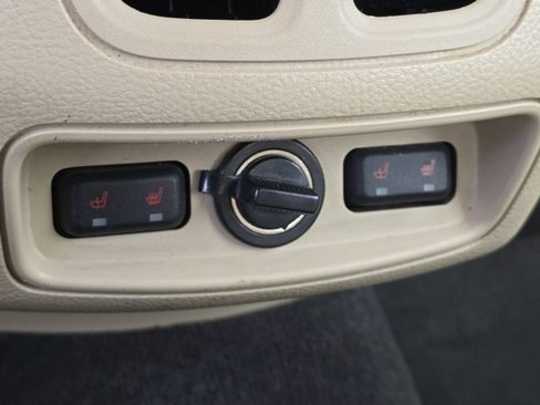 Used 2018 Ford Taurus Limited image 11