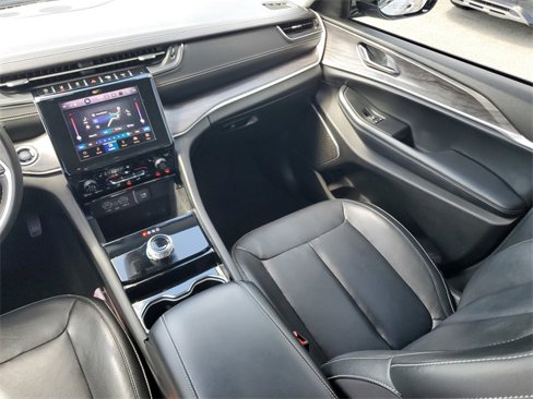 Used 2022 Jeep Grand Cherokee Limited image 17