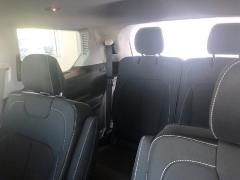 Used 2023 Jeep Grand Cherokee L Laredo image 10