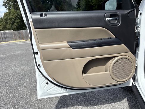 Used 2017 Jeep Patriot High Altitude image 13