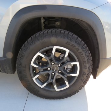 Used 2025 Chevrolet Equinox ACTIV w/ Safety and Technology Package image 9