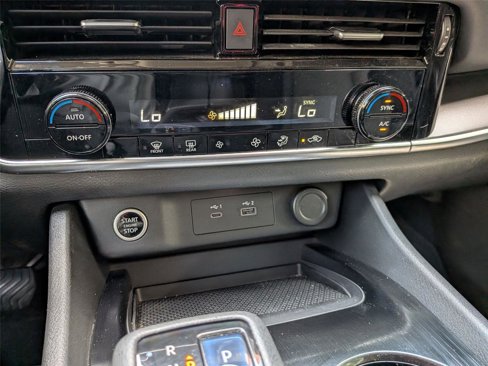 Used 2022 Nissan Rogue SV image 23
