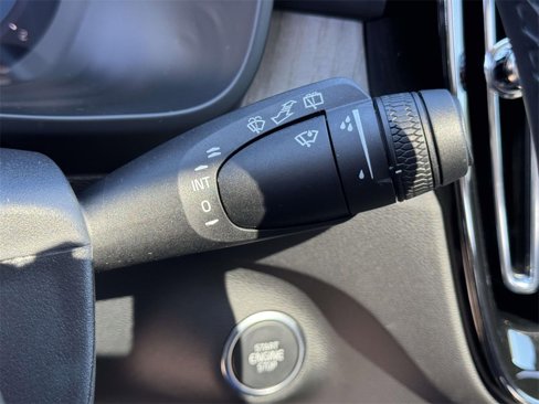 Used 2025 Volvo XC40 B5 Core w/ Climate Package image 21