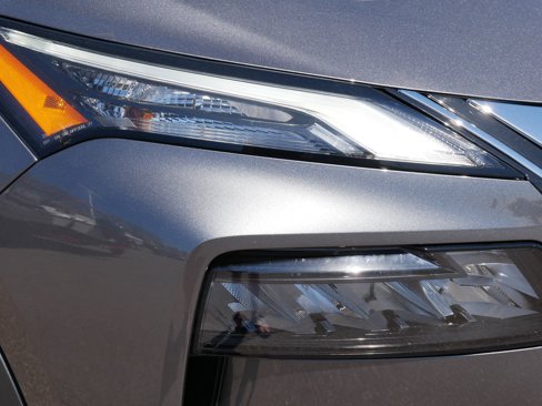 Used 2023 Nissan Rogue S image 16