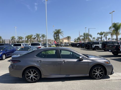 Used 2023 Toyota Camry SE image 9