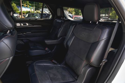 Used 2025 Ford Explorer ST image 18