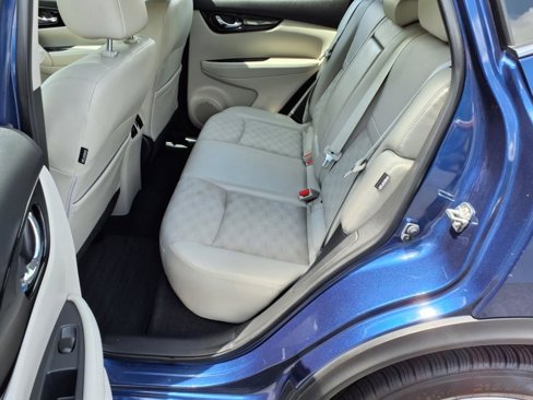 Used 2022 Nissan Rogue Sport SV w/ Technology Package image 11