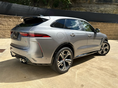 Certified 2022 Jaguar F-PACE SVR image 4