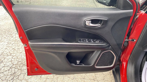 Used 2018 Jeep Compass Latitude image 13