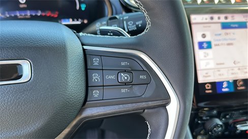 Used 2023 Jeep Grand Cherokee 4WD 4xe image 16