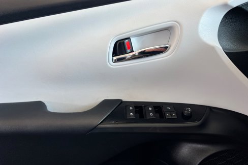 Used 2018 Toyota Prius image 11
