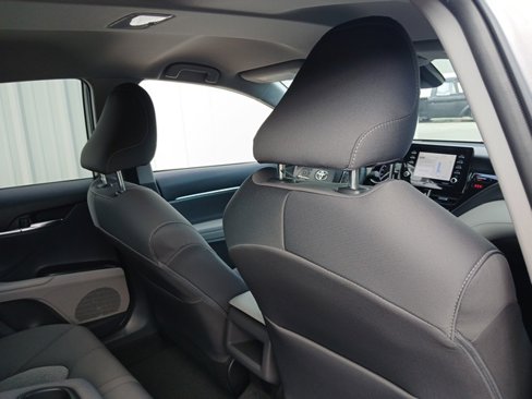 Used 2022 Toyota Camry LE image 27