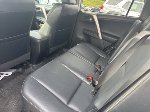 Used 2015 Toyota RAV4 Limited image 32