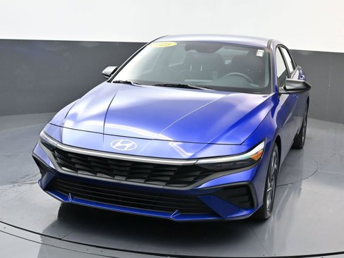 Certified 2025 Hyundai Elantra Sport image 8