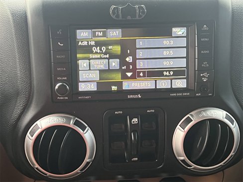 Used 2015 Jeep Wrangler Unlimited Sahara w/ Connectivity Group image 17