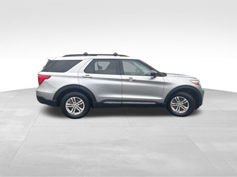 Used 2021 Ford Explorer XLT w/ Equipment Group 202A image 7