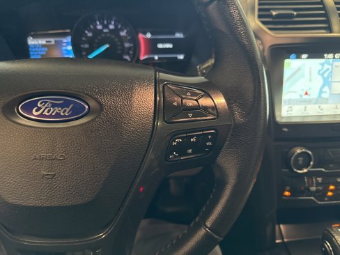 Used 2018 Ford Explorer XLT w/ Equipment Group 202A image 32