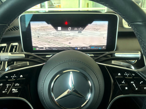 Used 2022 Mercedes-Benz S 580 4MATIC Sedan w/ AMG Line Package image 23