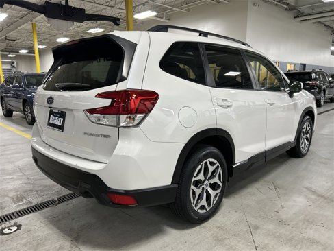 Used 2019 Subaru Forester Premium w/ All-Weather Package image 8