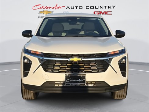 Used 2025 Chevrolet Trax LS w/ Driver Confidence Package image 2