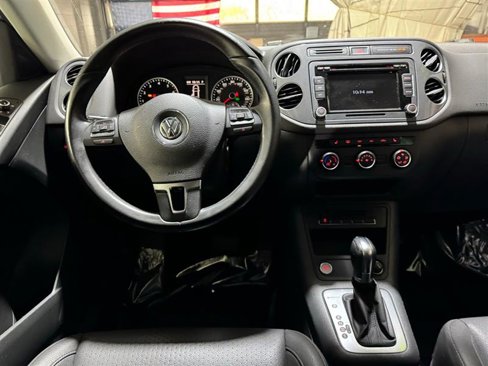 Used 2014 Volkswagen Tiguan SE image 17
