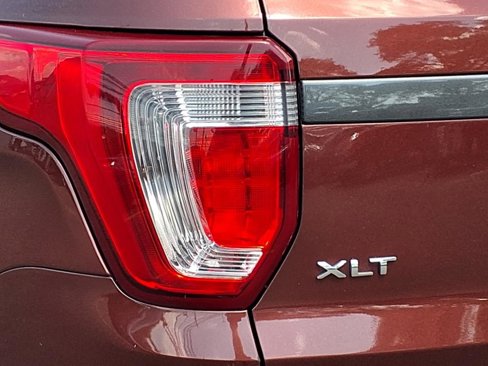 Used 2018 Ford Explorer XLT w/ Equipment Group 202A image 28