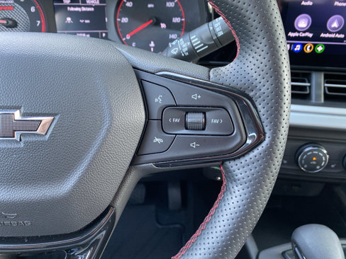 Used 2024 Chevrolet Trax RS w/ Sunroof Package image 17
