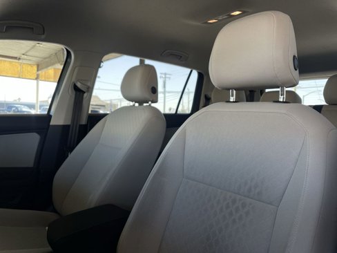 Used 2018 Volkswagen Tiguan S image 17