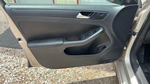 Used 2014 Volkswagen Jetta SE image 2