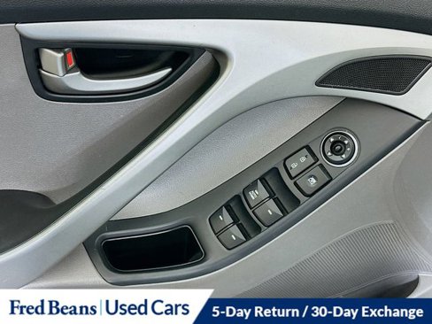 Used 2016 Hyundai Elantra SE image 18