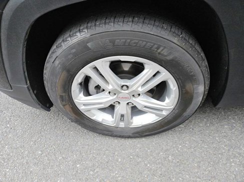 Used 2024 GMC Terrain SLE image 11