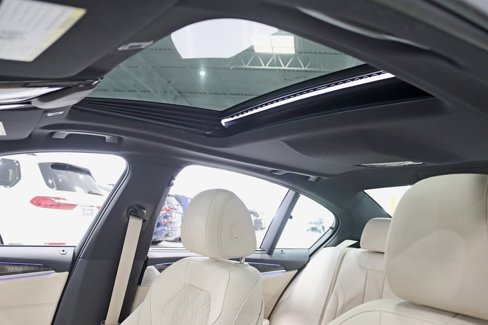Used 2023 BMW 530i xDrive w/ Executive Package image 32