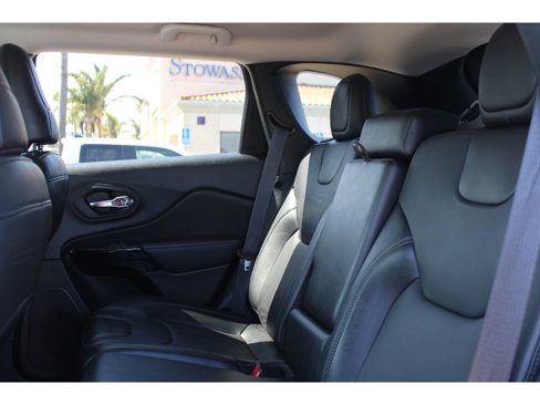 Used 2023 Jeep Cherokee Altitude Lux image 8