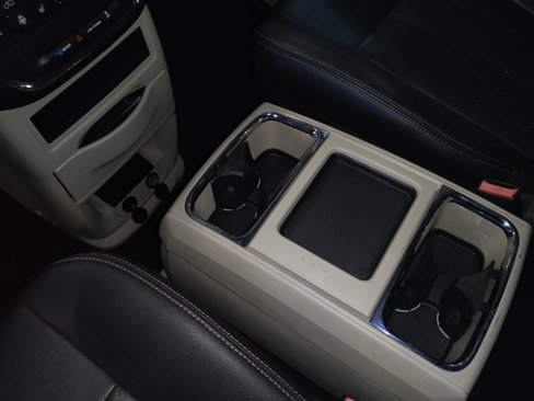 Used 2014 Chrysler Town & Country Touring-L w/ Driver Convenience Group image 26
