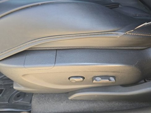 Used 2020 Chevrolet Trax LT w/ LT Convenience Package image 8