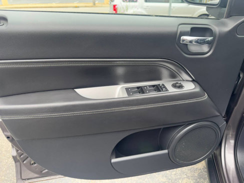 Used 2015 Jeep Compass High Altitude image 10