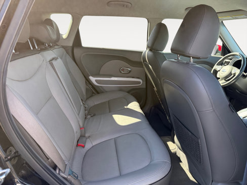 Used 2017 Kia Soul EV + image 18