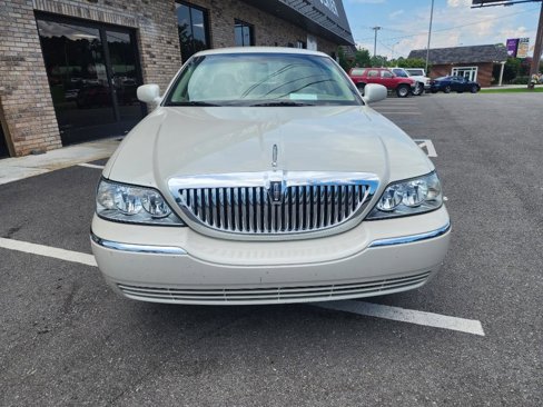 Used 2006 Lincoln Town Car Signature image 8