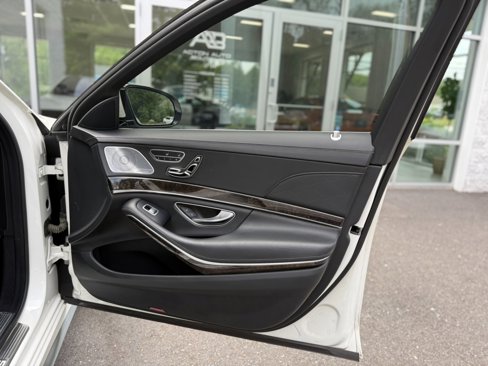 Used 2015 Mercedes-Benz S 63 AMG 4MATIC Sedan image 38